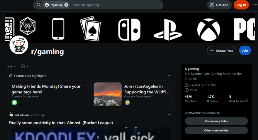 r/gaming subreddit homepage showing recent posts, total members, and online users